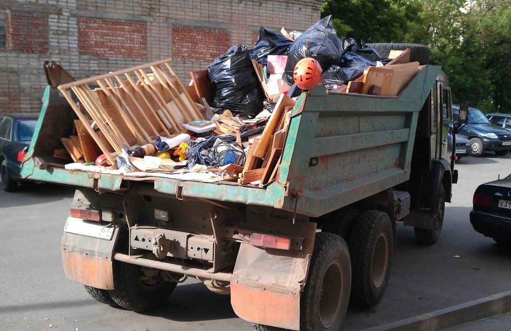 Вывоз мусора из магазина в Екатеринбурге от ПроМусор: услуги, цена от 1794 руб., утилизация отходов