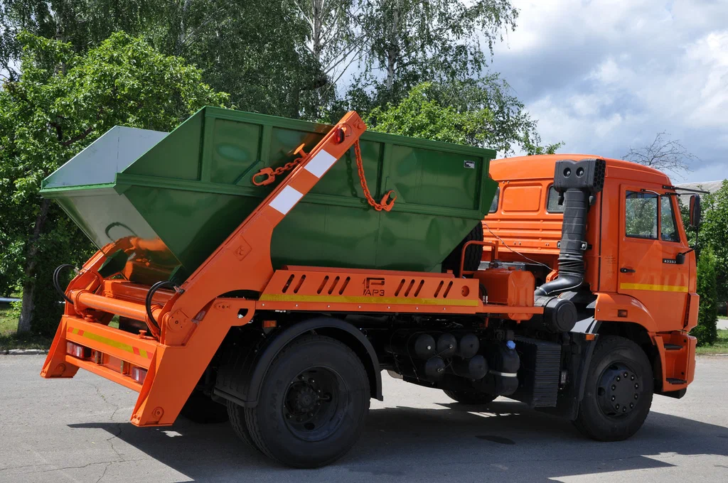 Заказ бункеровоза для вывоза мусора и отходов в Екатеринбурге в октябре