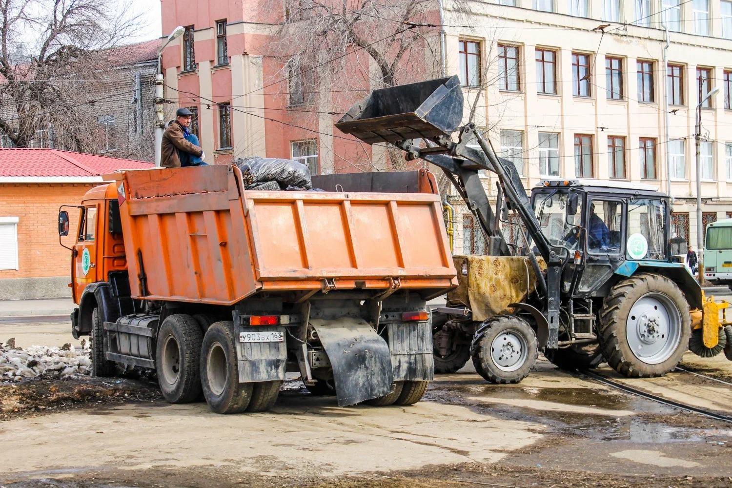 Вывоз мусора Камазом в Екатеринбурге – аренда и заказ Камаза 10 тонн от 2409 руб. в ПроМусор