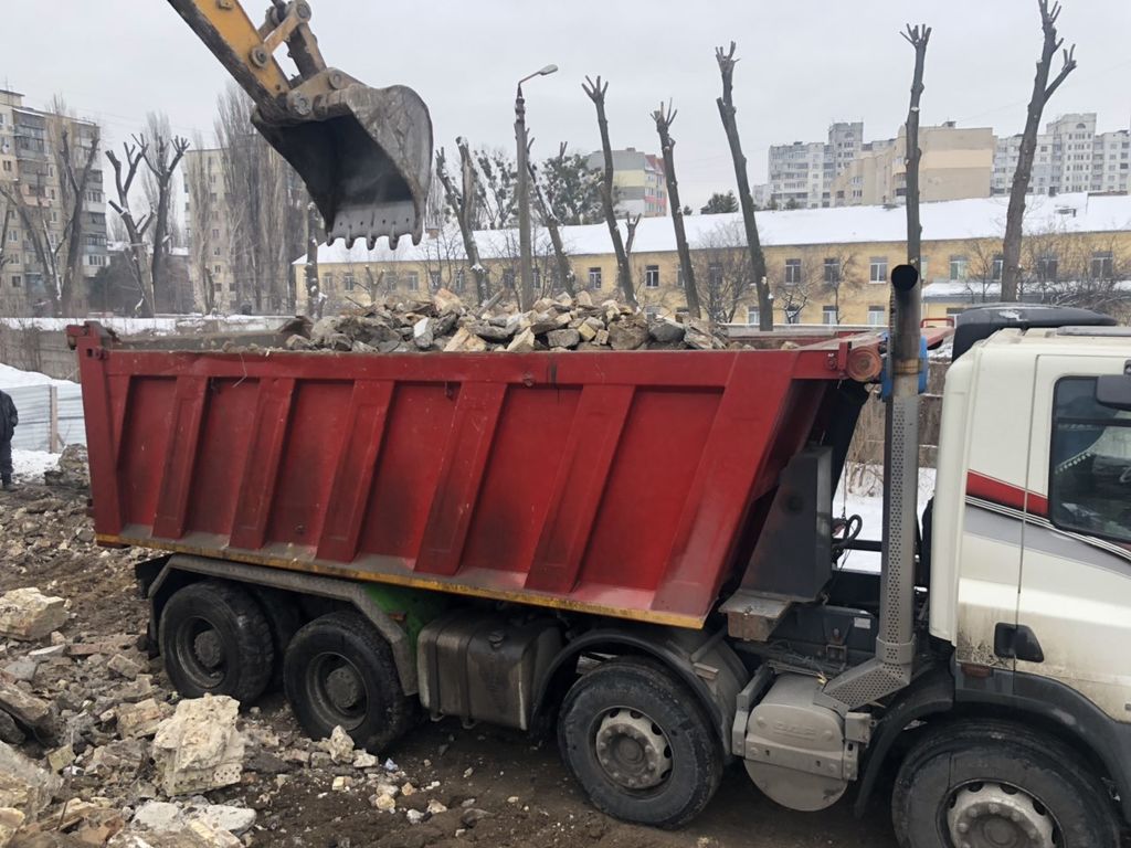 Вывоз мусора Камазом в Екатеринбурге в октябре