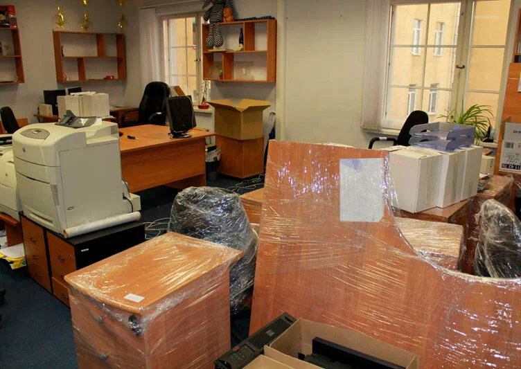 Вывоз старой офисной мебели в Екатеринбурге в октябре