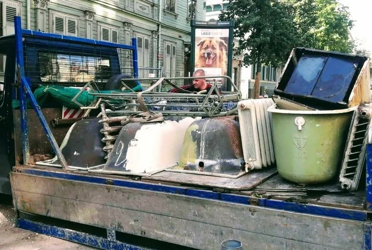 Вывоз старой сантехники в Екатеринбурге от ПроМусор: быстро, недорого от 564 руб., утилизация и грузчики