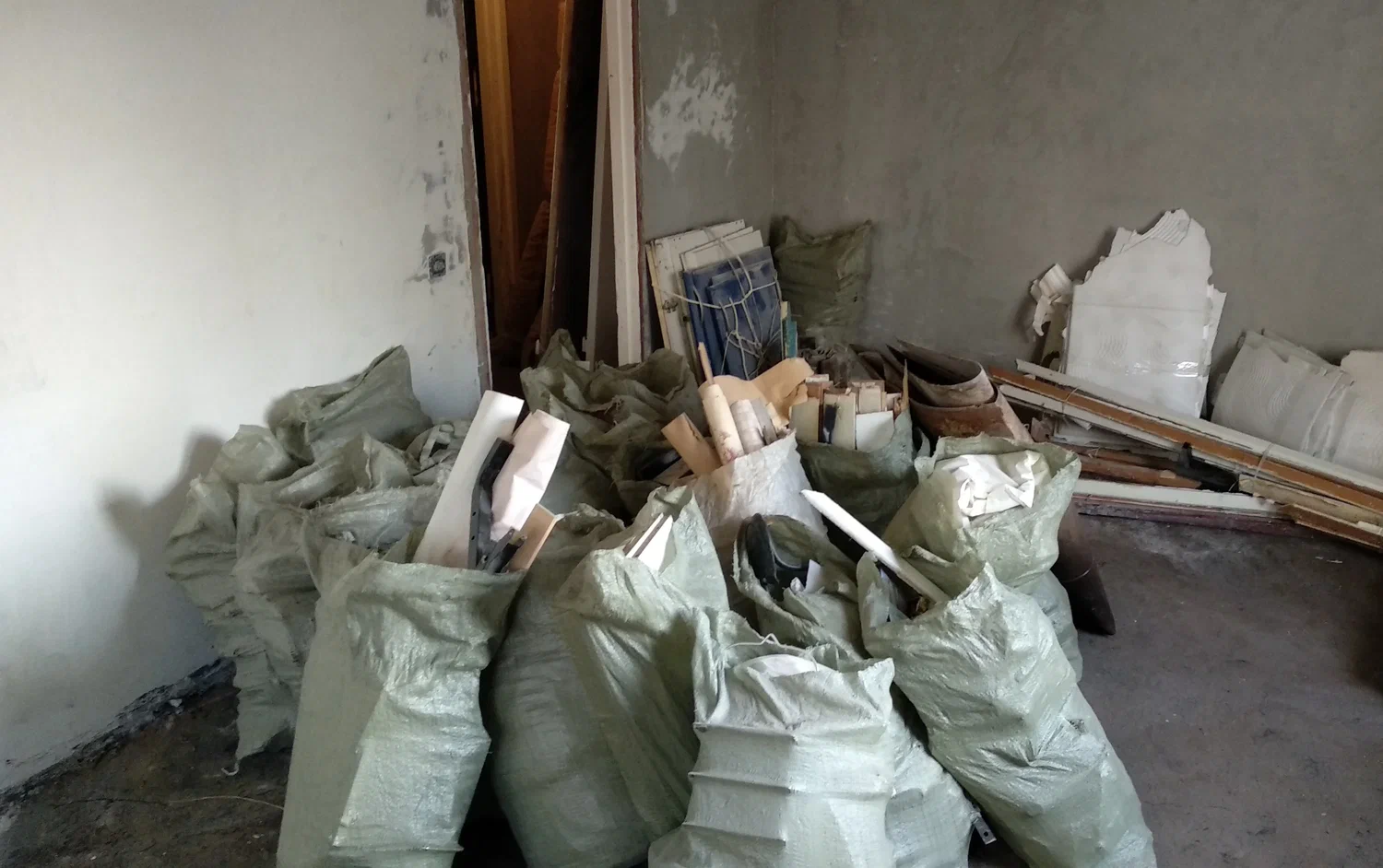 Уборка строительного мусора с вывозом и утилизацией в Екатеринбурге в октябре