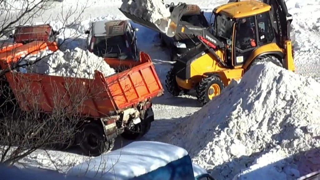 Вывоз снега с погрузкой в Екатеринбурге для организаций и частных лиц в октябре